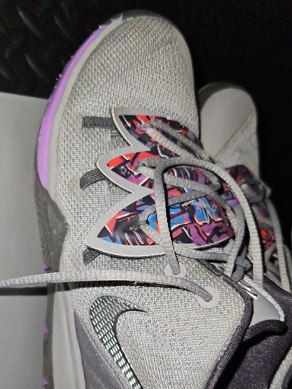 Nike Kids Sneakers in Light Gray with Multicolor Accents